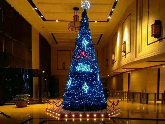 How To Decorate A Christmas Tree Professionally